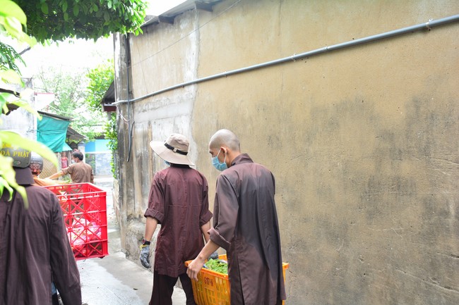 Continuing to support people in need in the Covid-19 pandemic of Hoang Phap Pagoda (series 4)